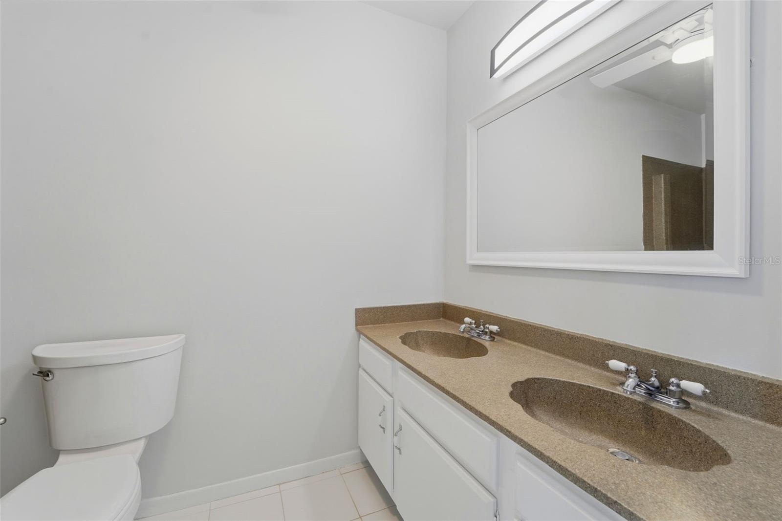 LA HACIENDA CONDO - Residential