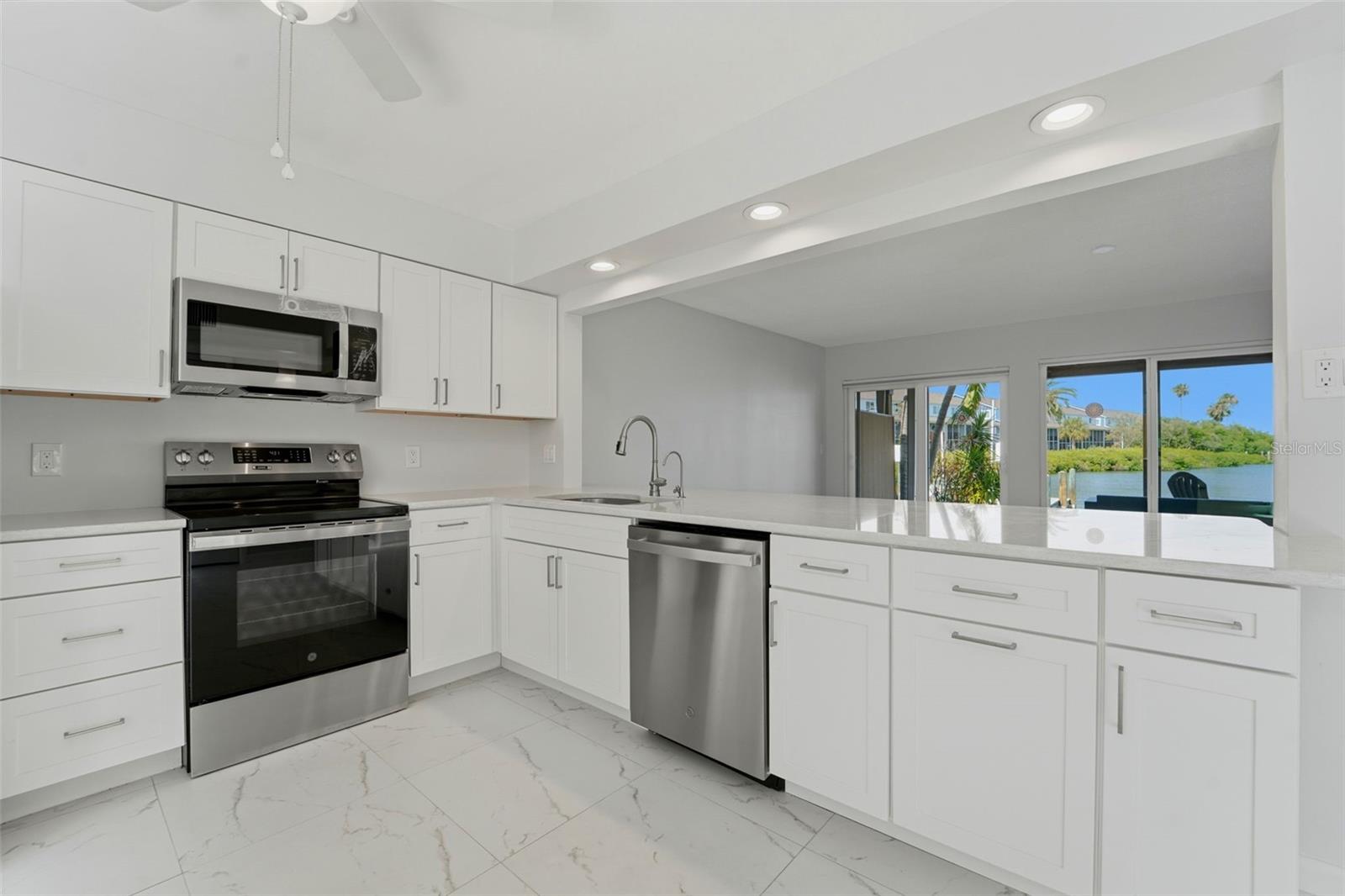 LA HACIENDA CONDO - Residential