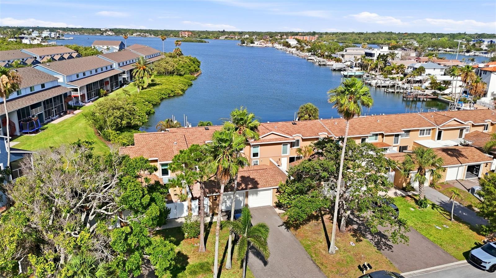 LA HACIENDA CONDO - Residential