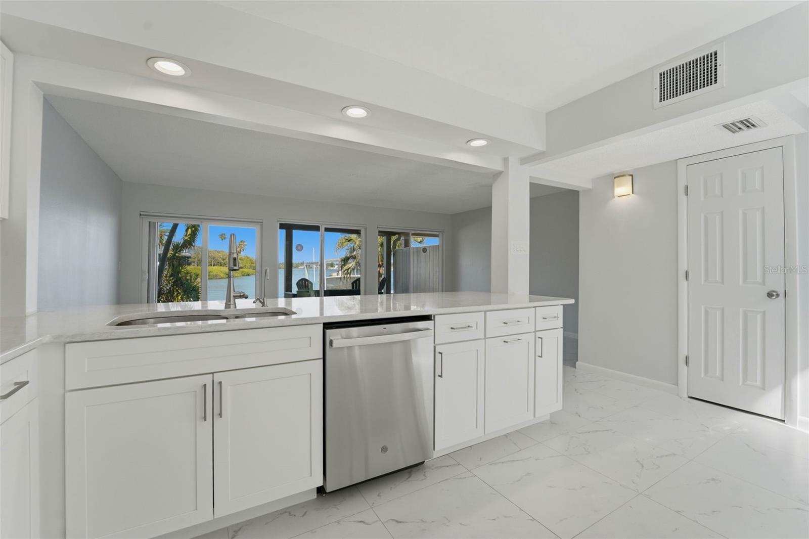 LA HACIENDA CONDO - Residential