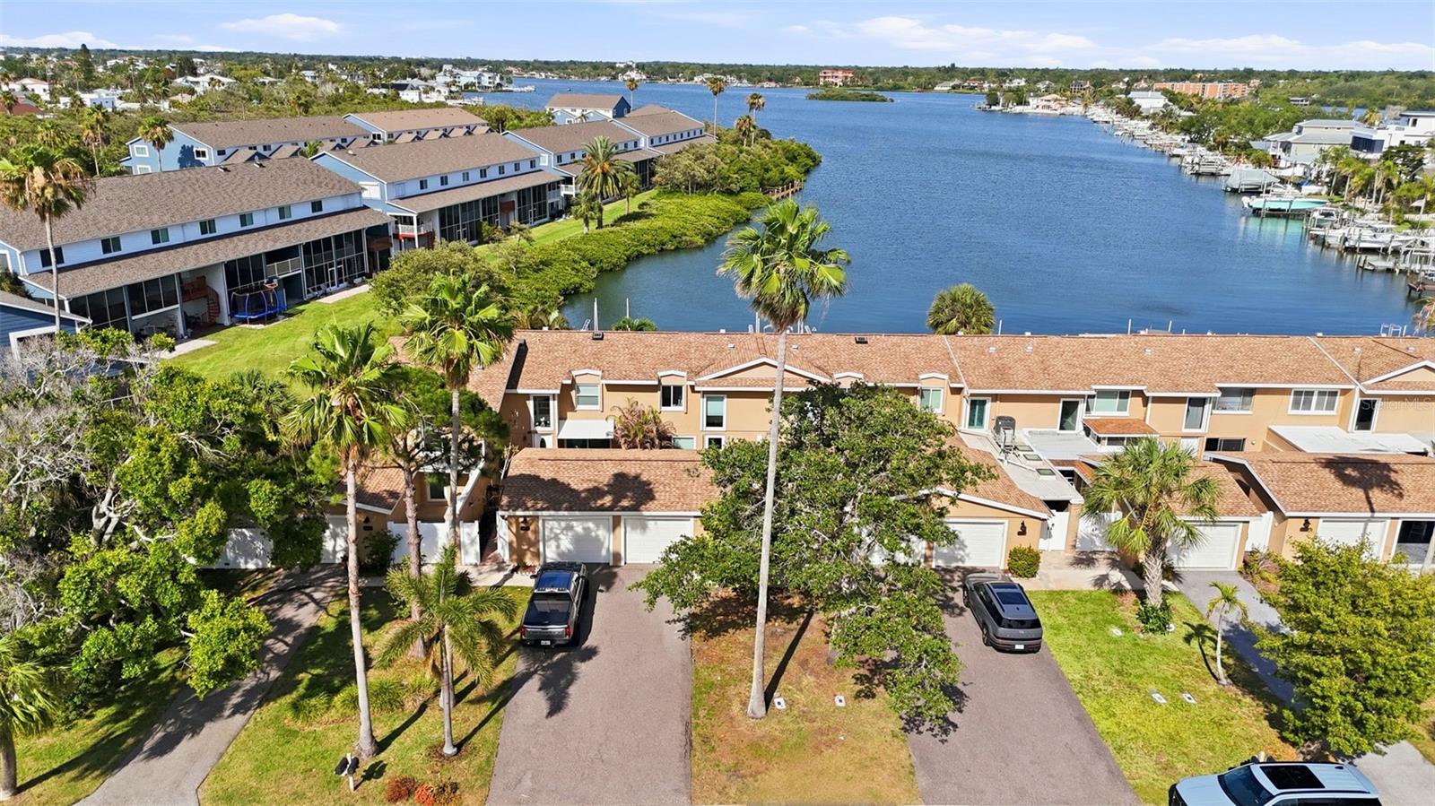 LA HACIENDA CONDO - Residential