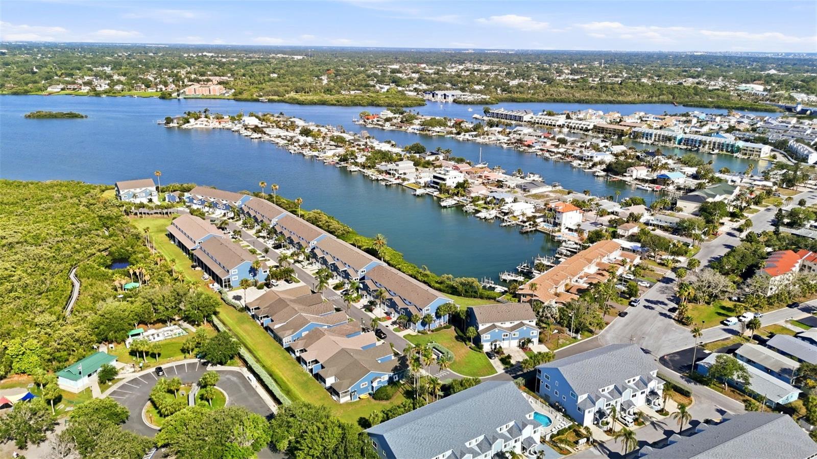 LA HACIENDA CONDO - Residential