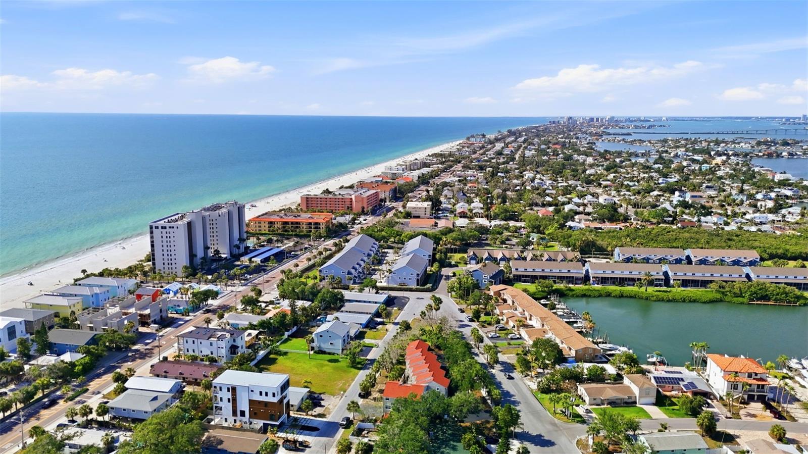 LA HACIENDA CONDO - Residential