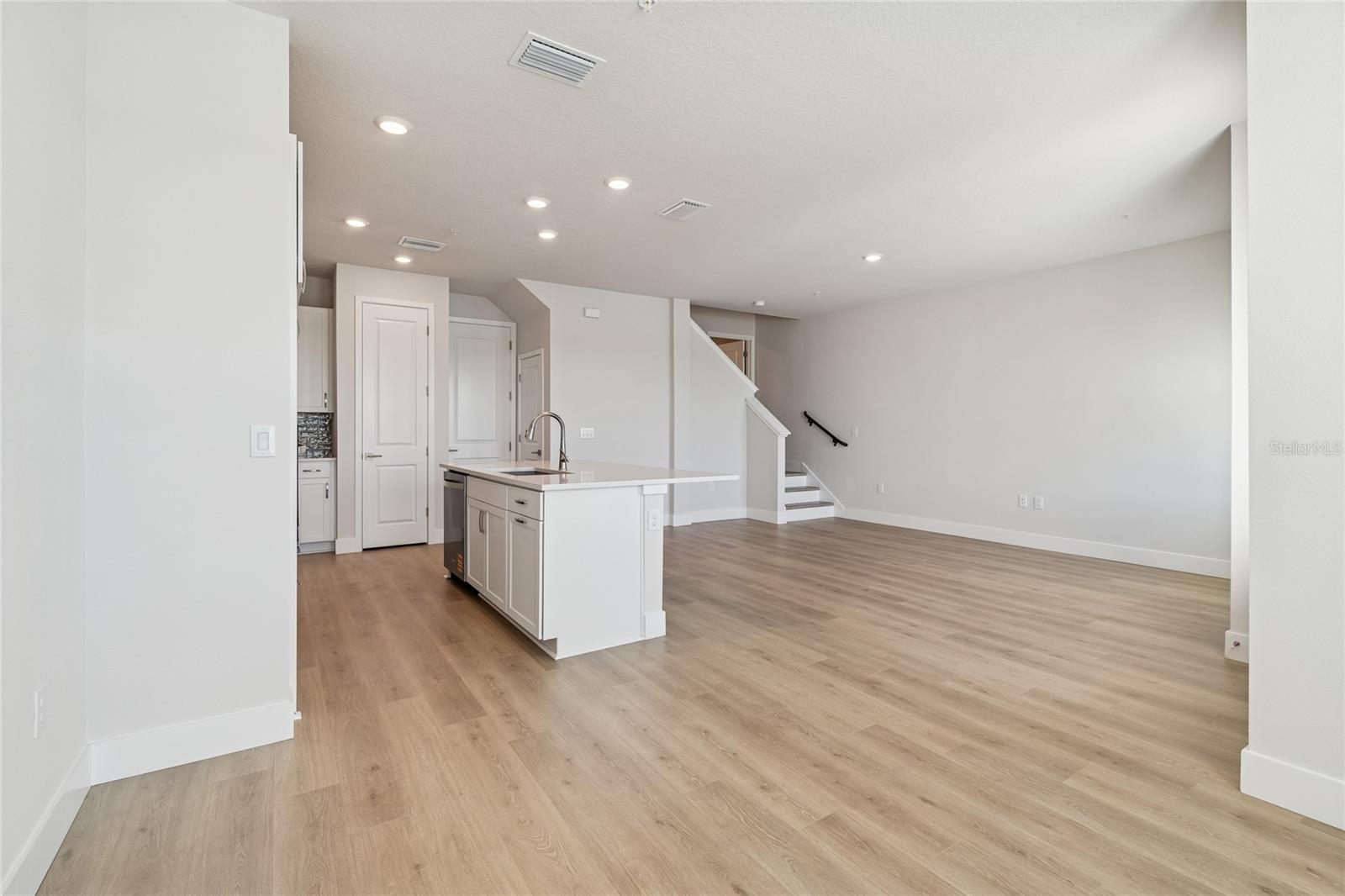 EMERALD LANDING AT WATERSIDE - Residential