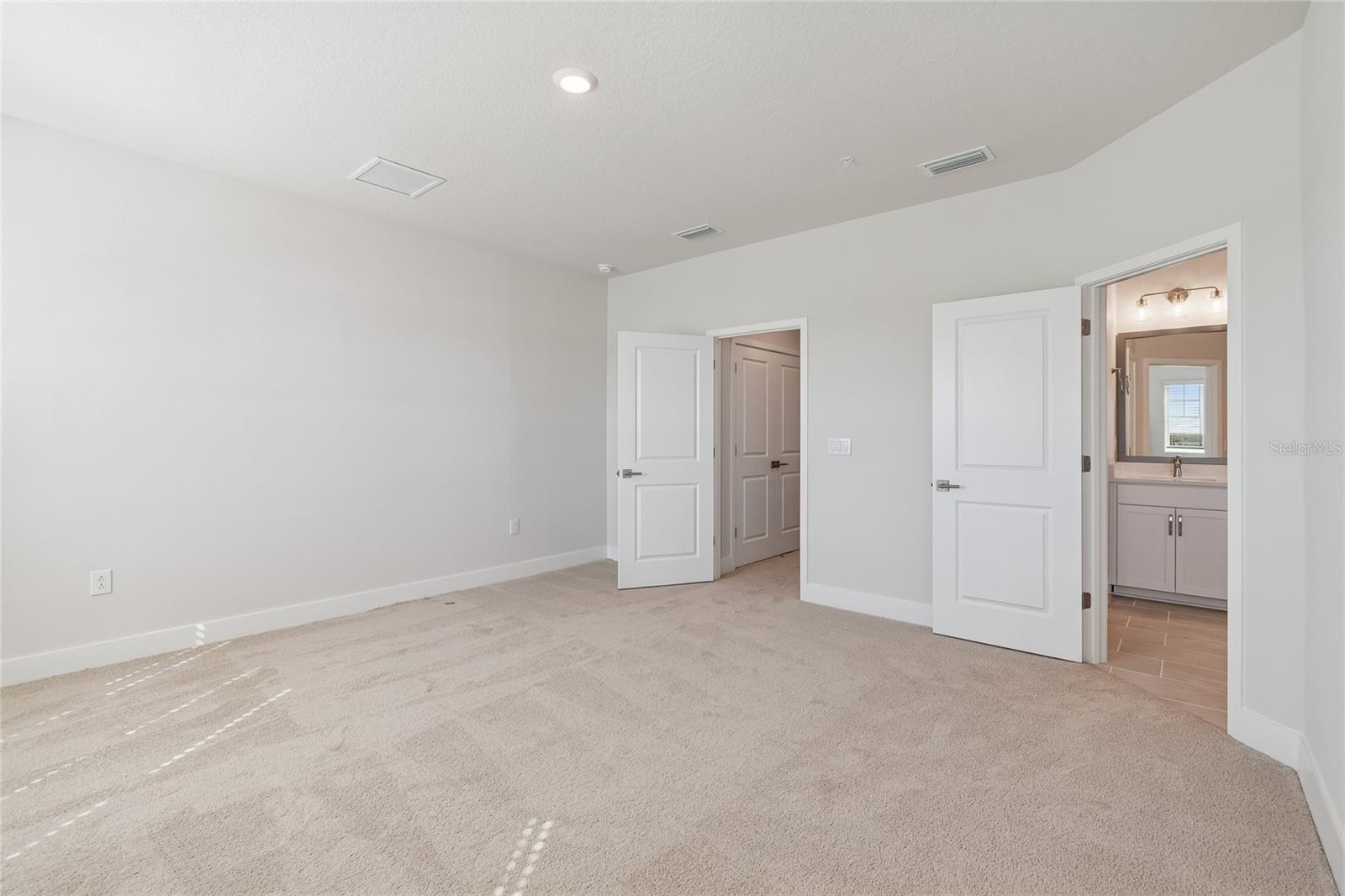 EMERALD LANDING AT WATERSIDE - Residential