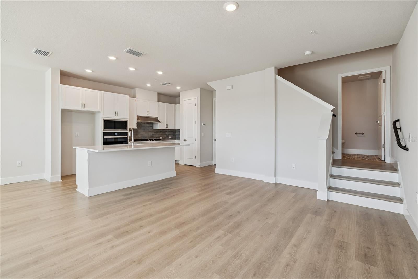 EMERALD LANDING AT WATERSIDE - Residential