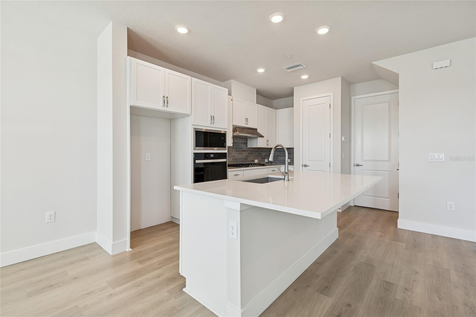 EMERALD LANDING AT WATERSIDE - Residential