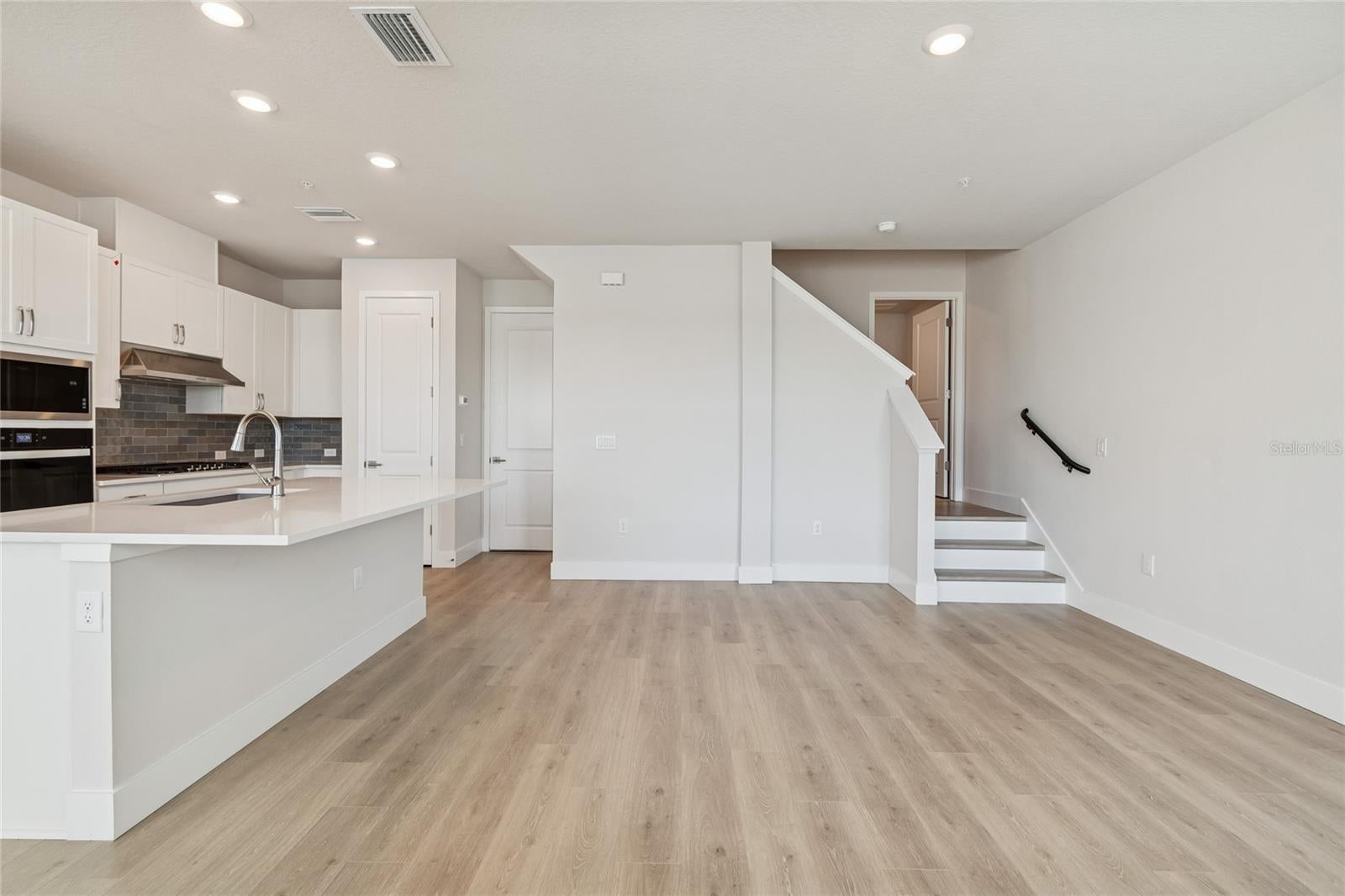 EMERALD LANDING AT WATERSIDE - Residential