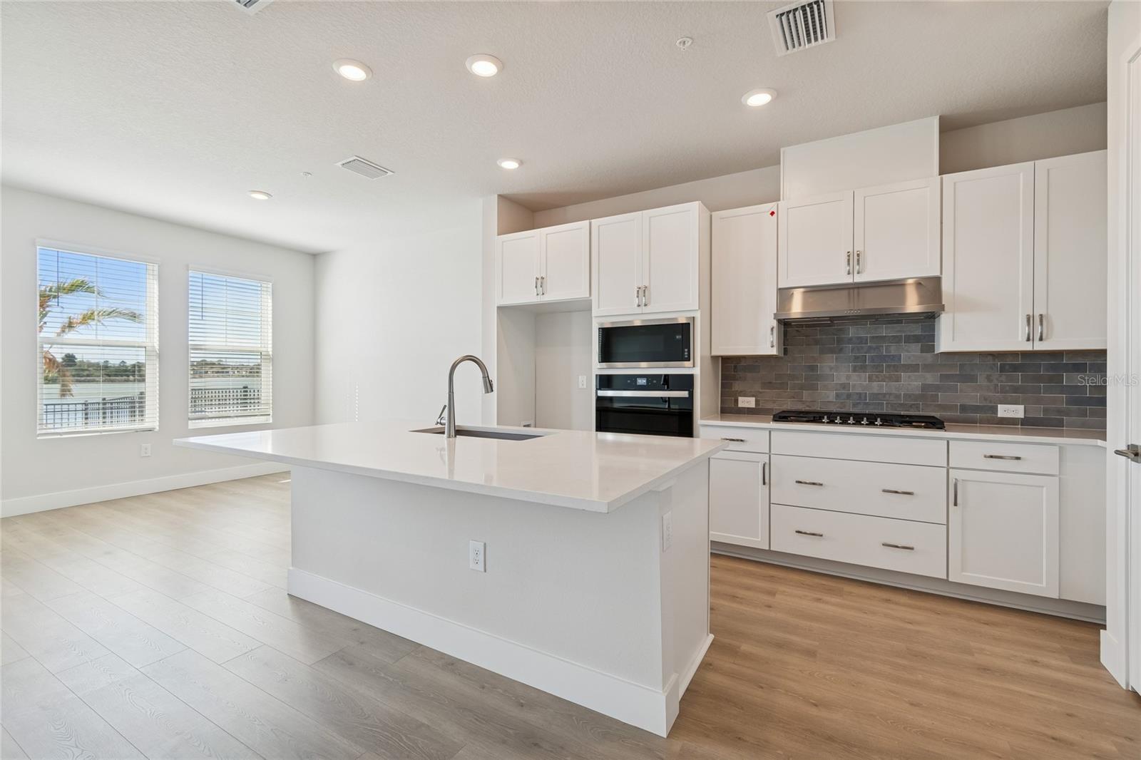EMERALD LANDING AT WATERSIDE - Residential