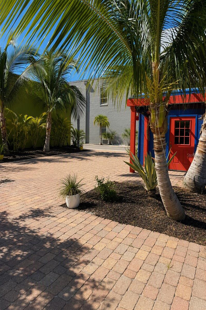 Photo of 401 Burns Court, Sarasota, FL 34236 (MLS # A4707581)