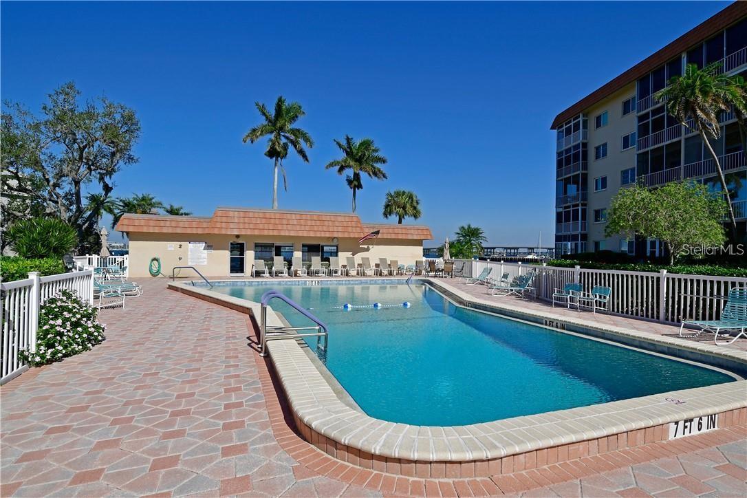 RIVER OAKS CONDO SEC B - Residential Lease