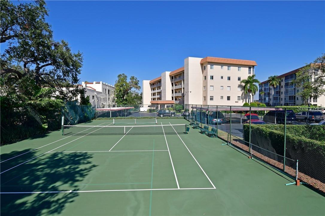 RIVER OAKS CONDO SEC B - Residential Lease