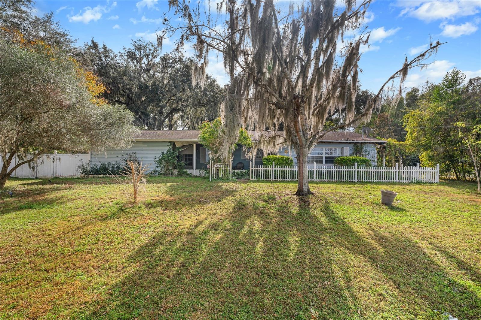 BRYANTS LAKE VIEW MANOR - Residential