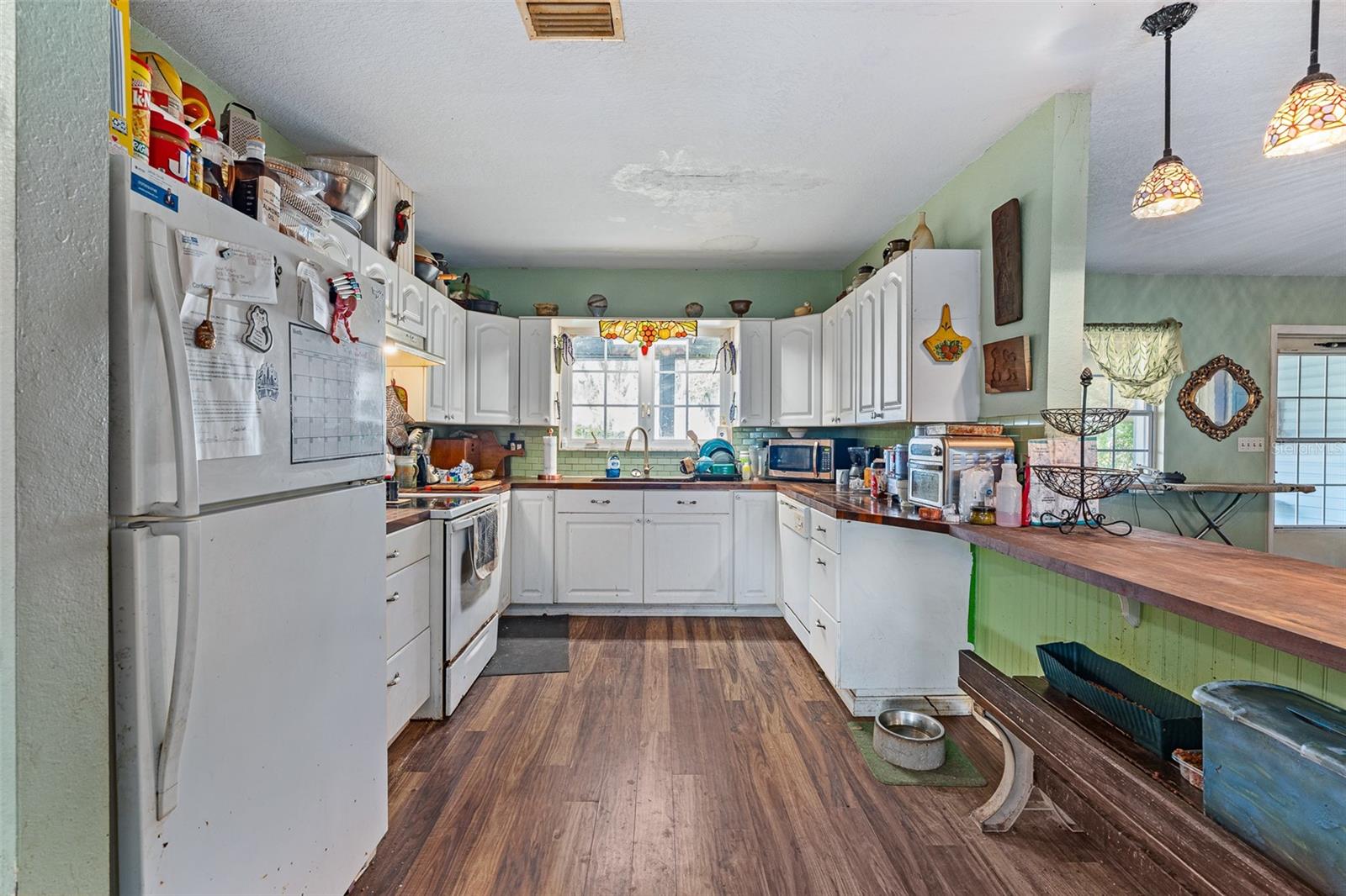 BRYANTS LAKE VIEW MANOR - Residential