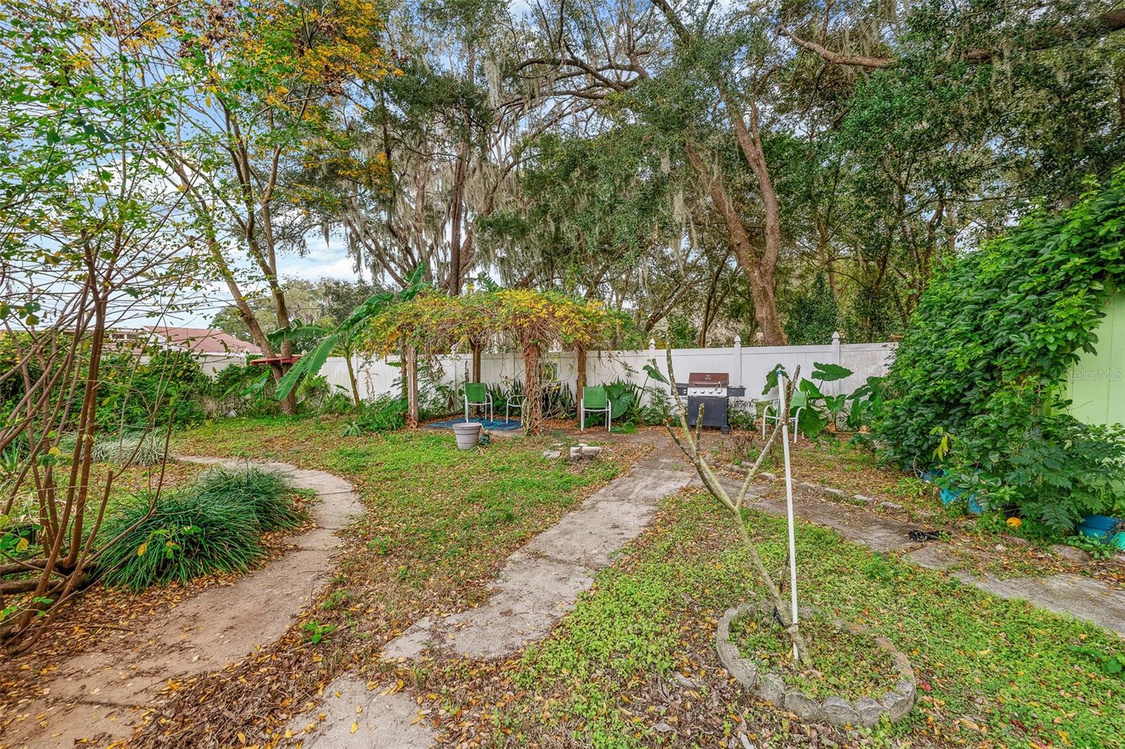 BRYANTS LAKE VIEW MANOR - Residential