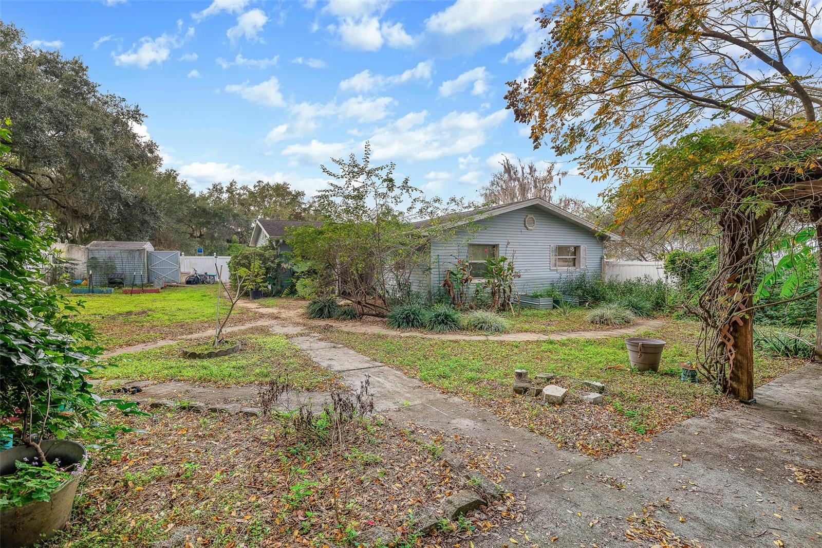 BRYANTS LAKE VIEW MANOR - Residential