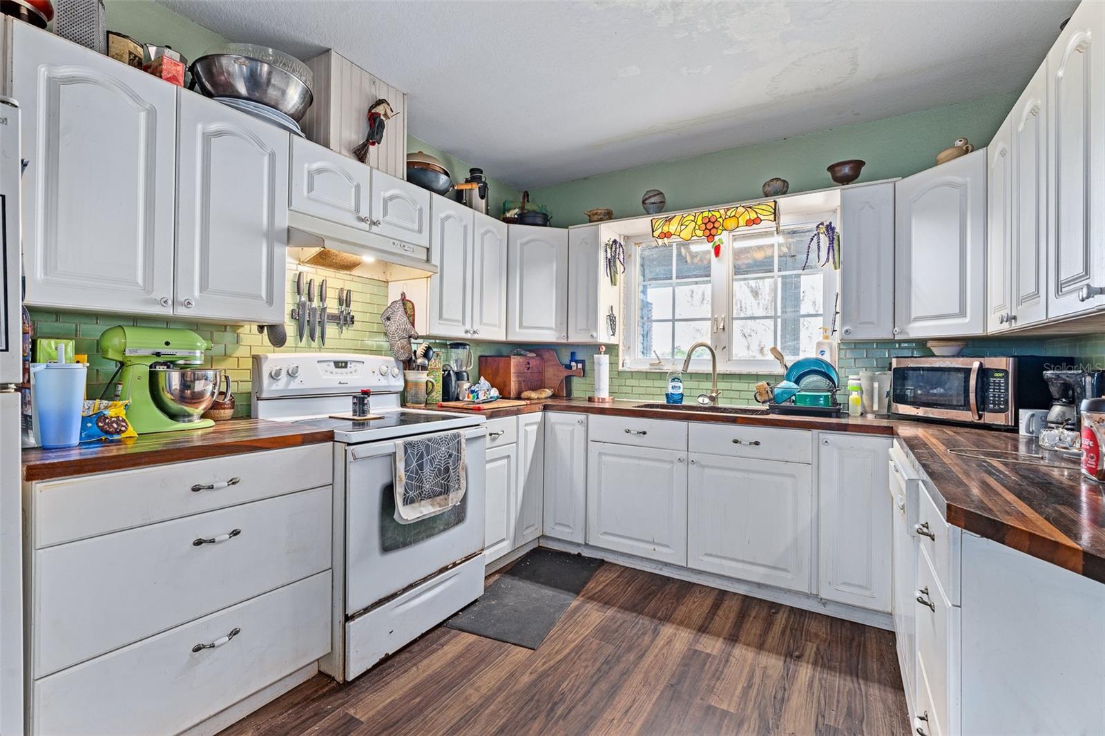 BRYANTS LAKE VIEW MANOR - Residential