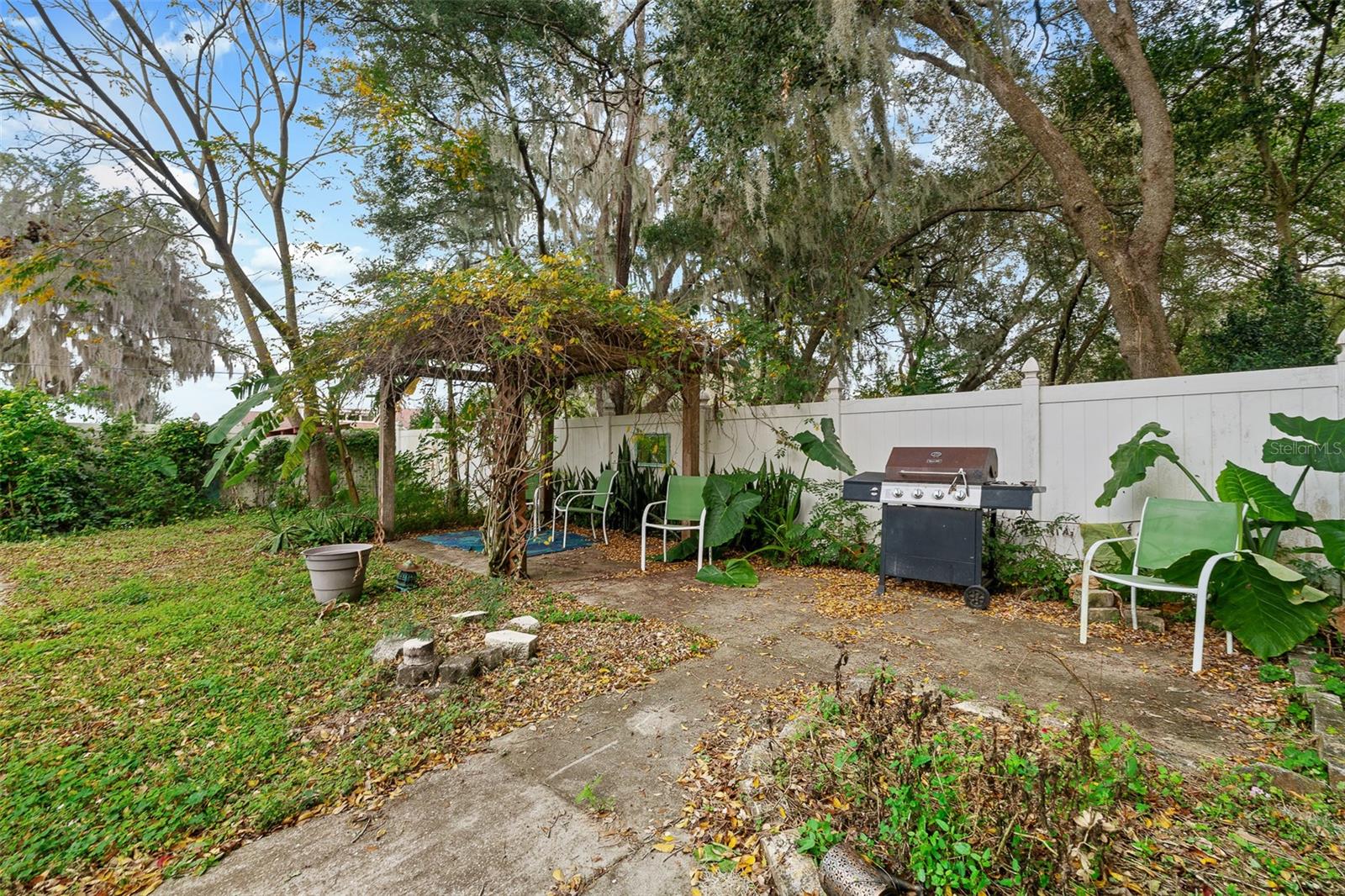 BRYANTS LAKE VIEW MANOR - Residential