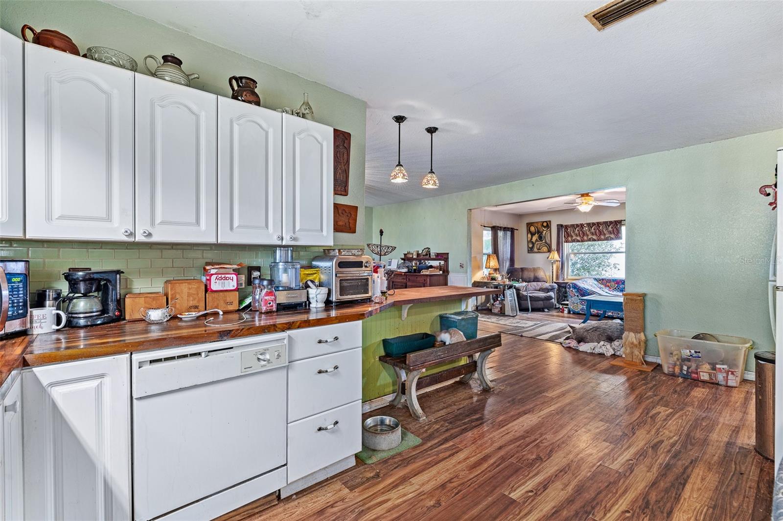 BRYANTS LAKE VIEW MANOR - Residential