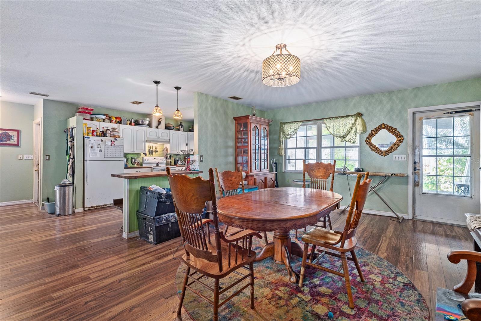 BRYANTS LAKE VIEW MANOR - Residential