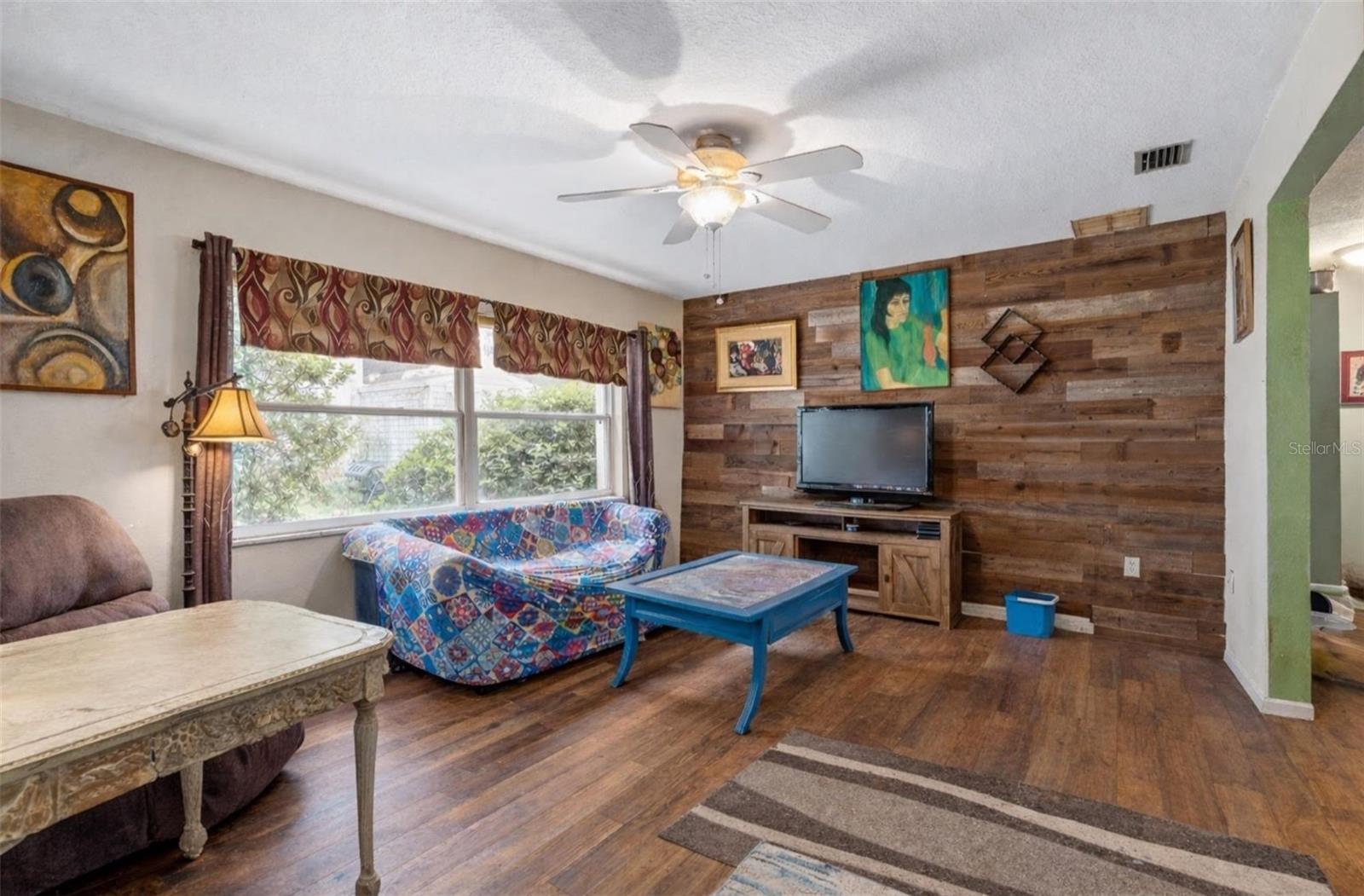 BRYANTS LAKE VIEW MANOR - Residential