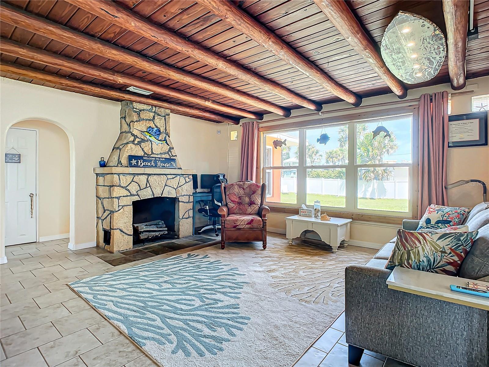 385 WOODLAND AVENUE