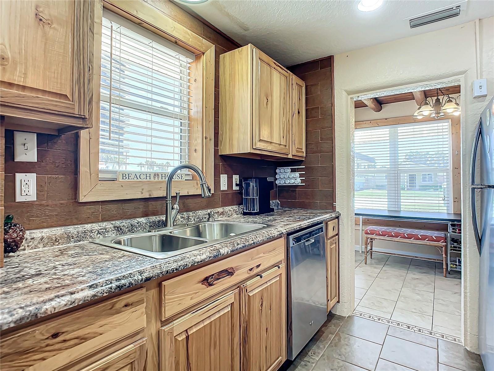 385 WOODLAND AVENUE