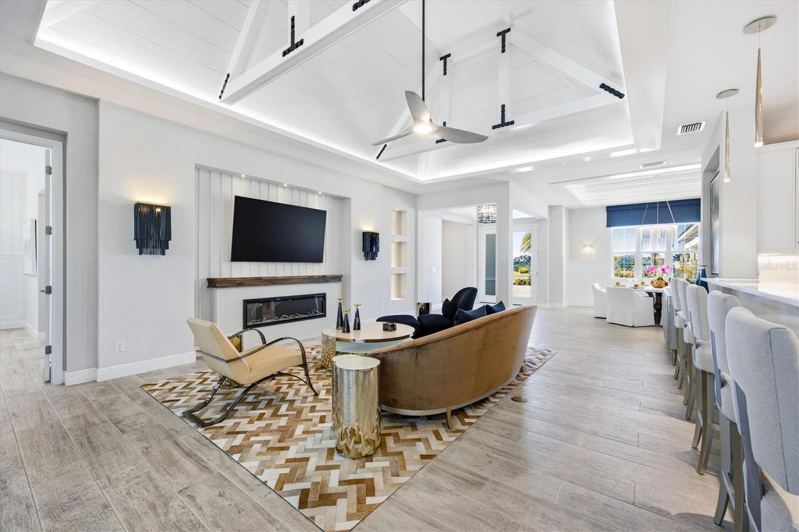 HAMPTON LAKES / AKA INDIAN LAKES - Residential