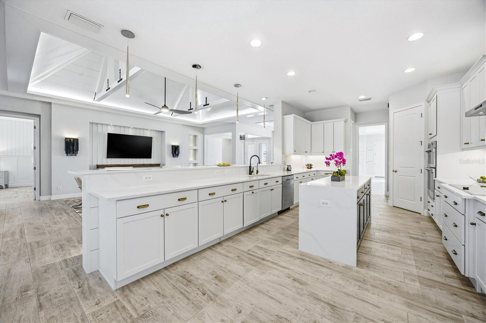 HAMPTON LAKES / AKA INDIAN LAKES - Residential