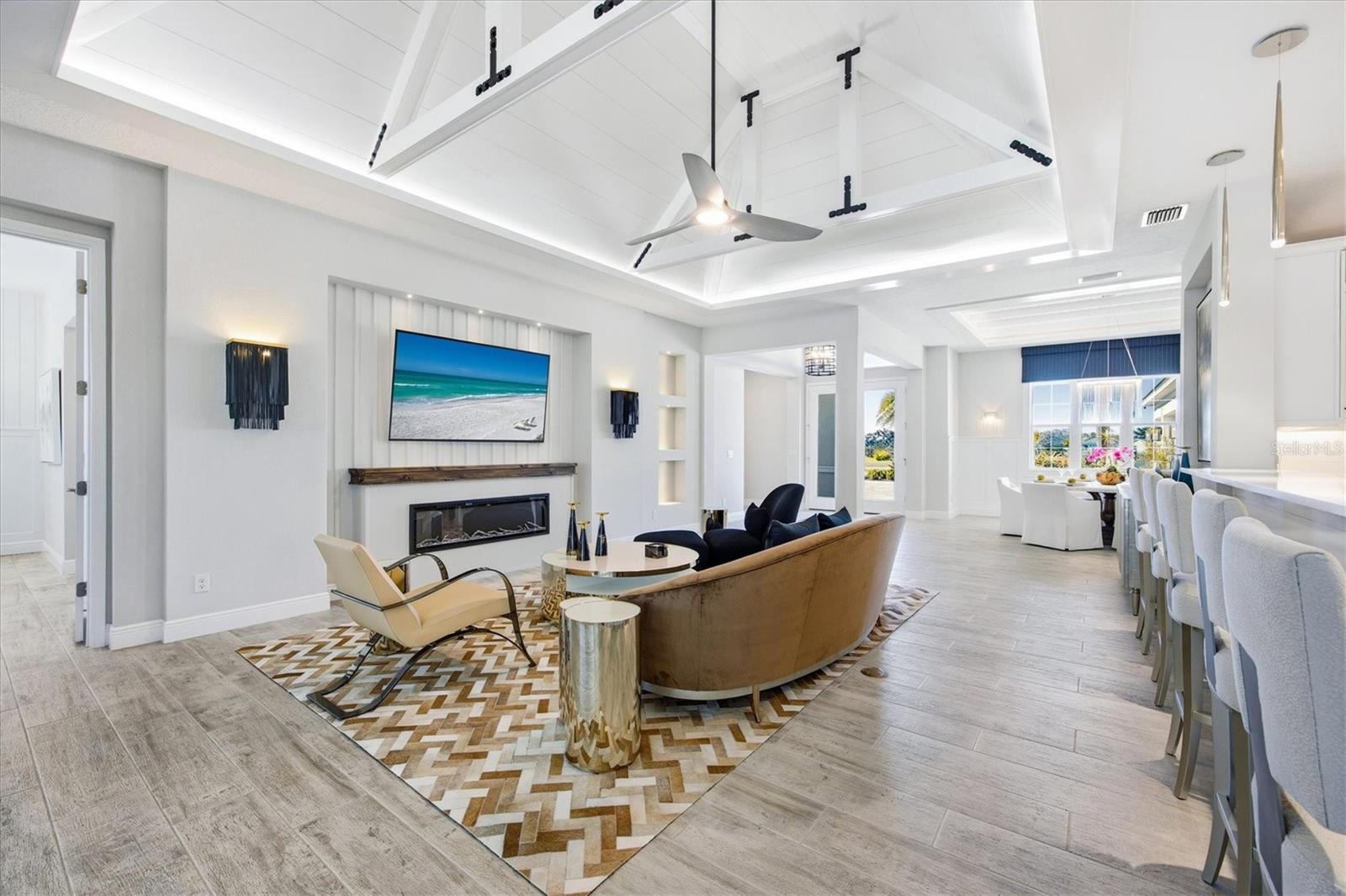 HAMPTON LAKES - Residential