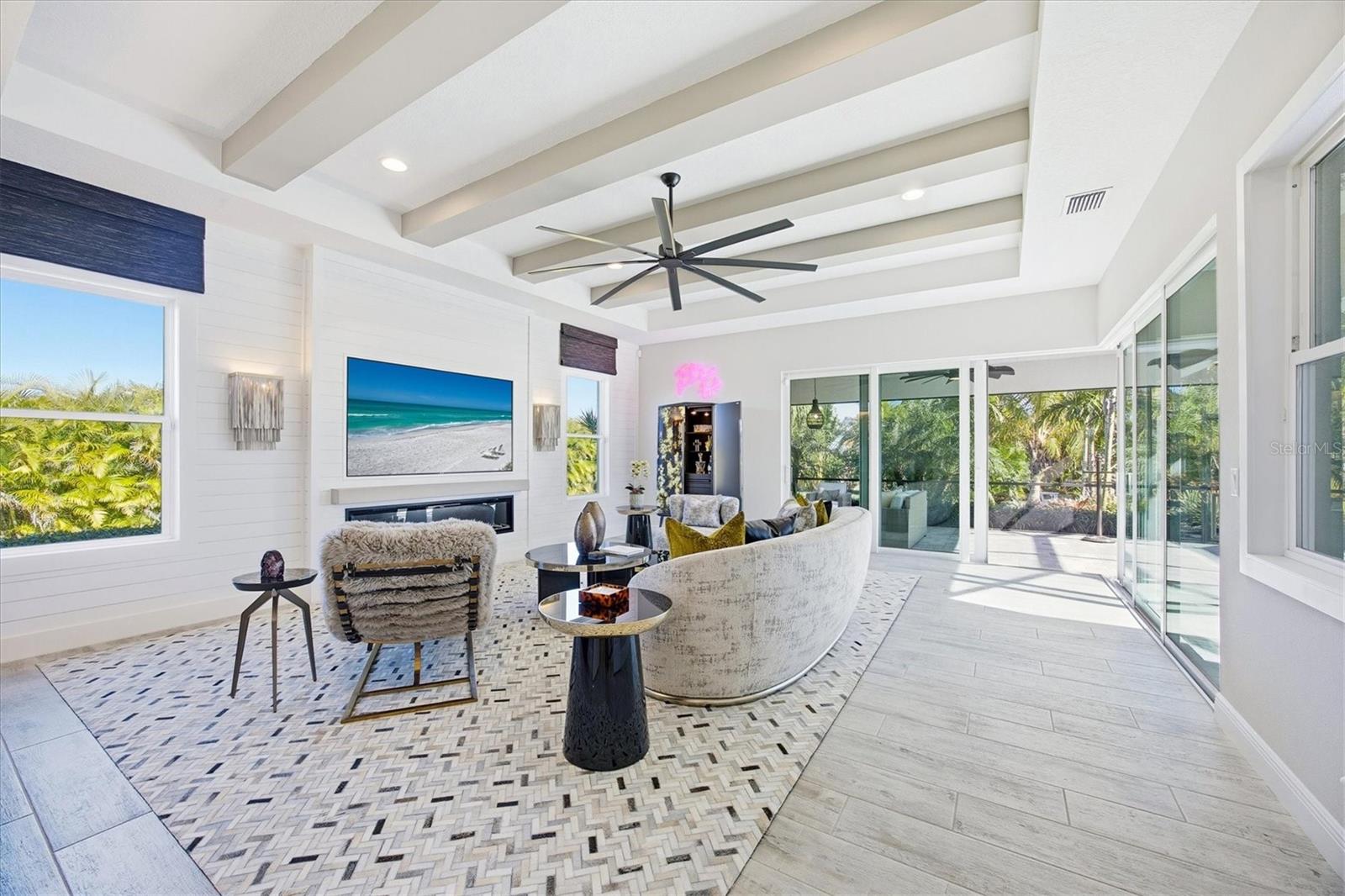 HAMPTON LAKES - Residential