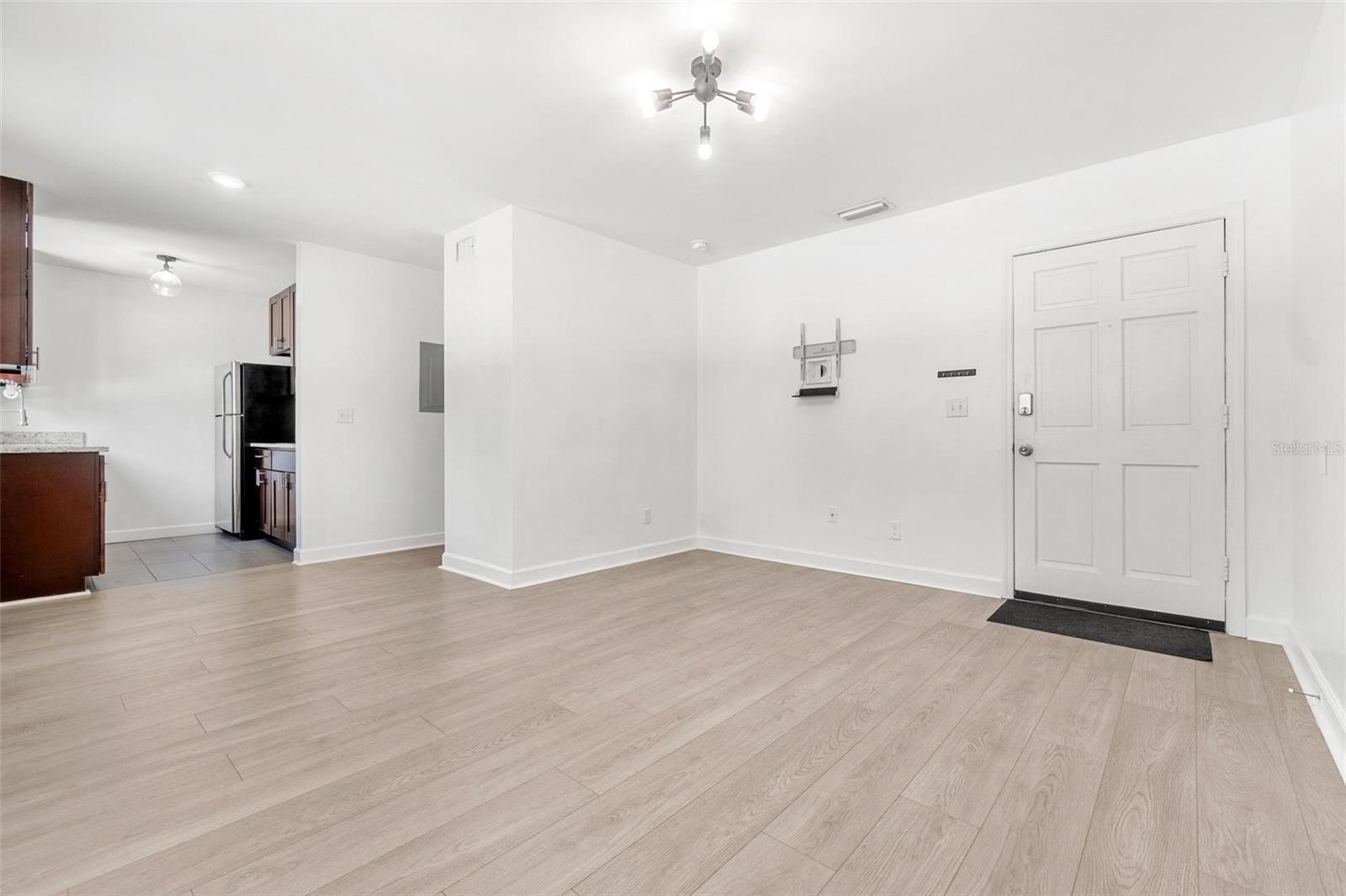 3206 W AZEELE STREET 120
