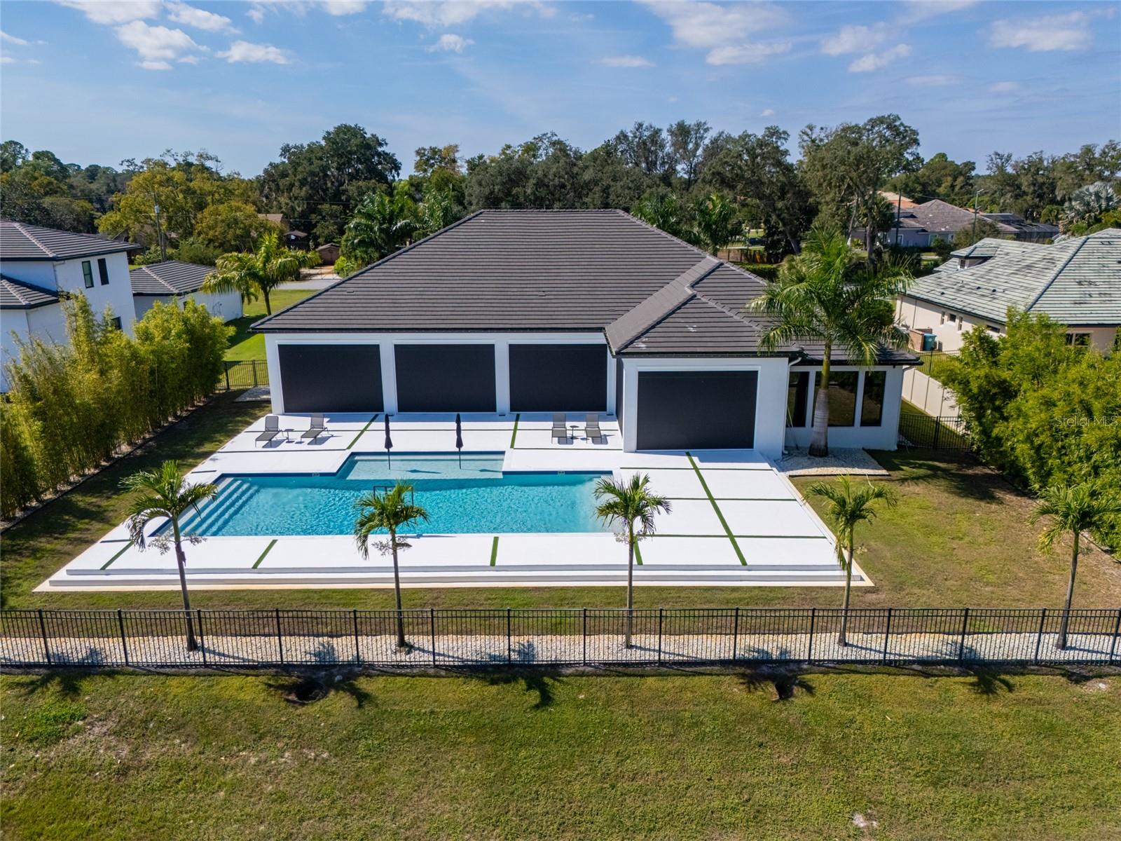 WATERSIDE II - Residential