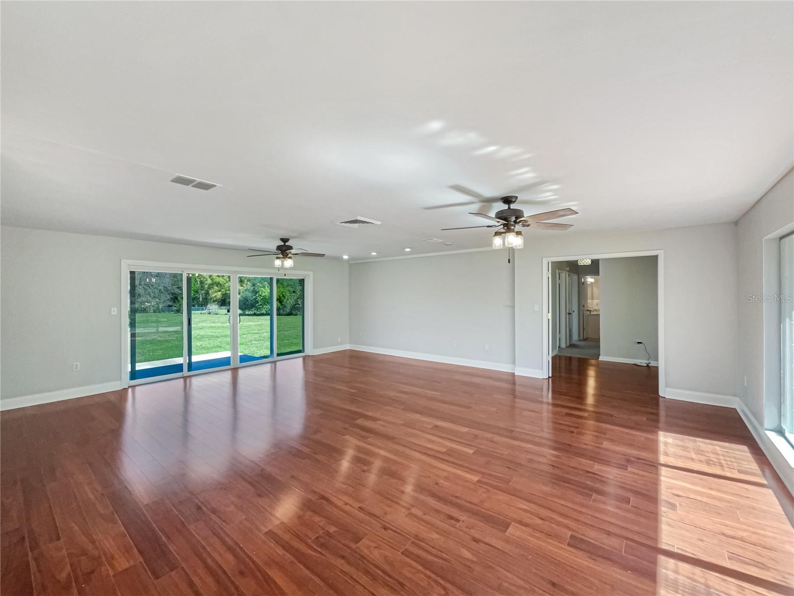 915 OAK LANE