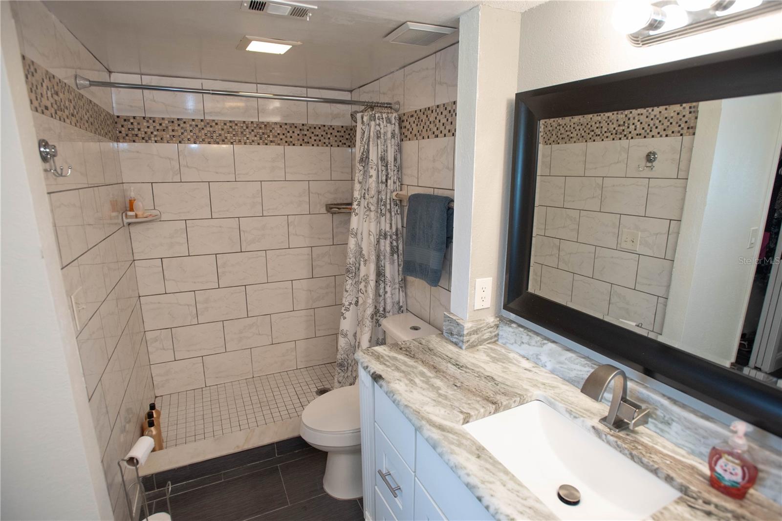 FAIRVIEW VISTA CONDO PH 01 - Residential Lease