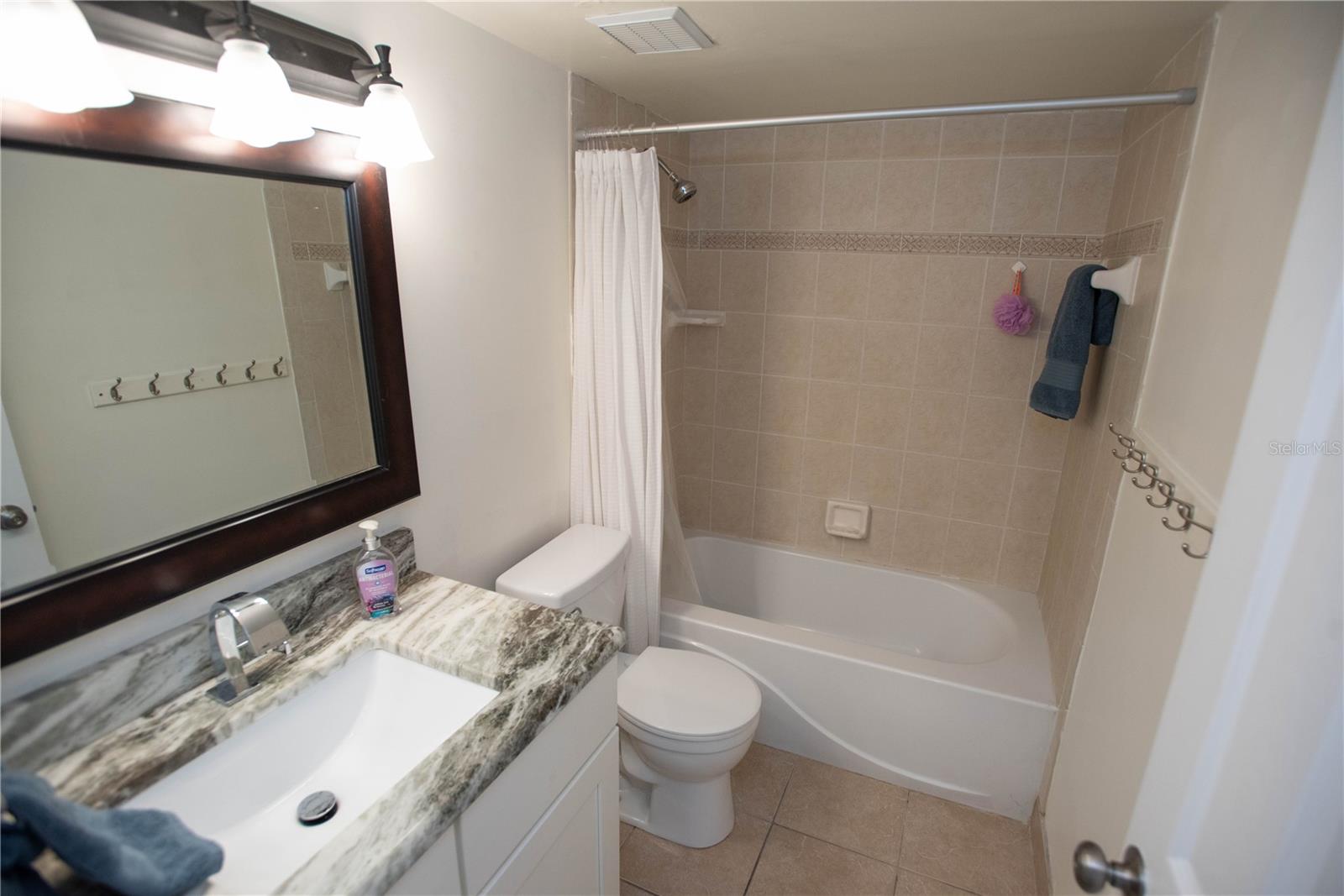 FAIRVIEW VISTA CONDO PH 01 - Residential Lease