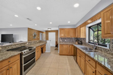 Tiny photo for 13200 E Highway 25, Ocklawaha, FL 32179 (MLS # OM727638)