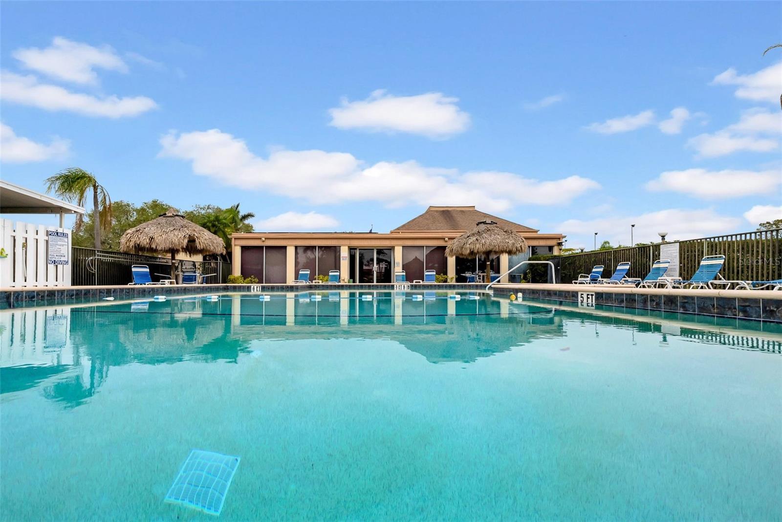 LAKES VILLAS CONDO I - Residential Lease