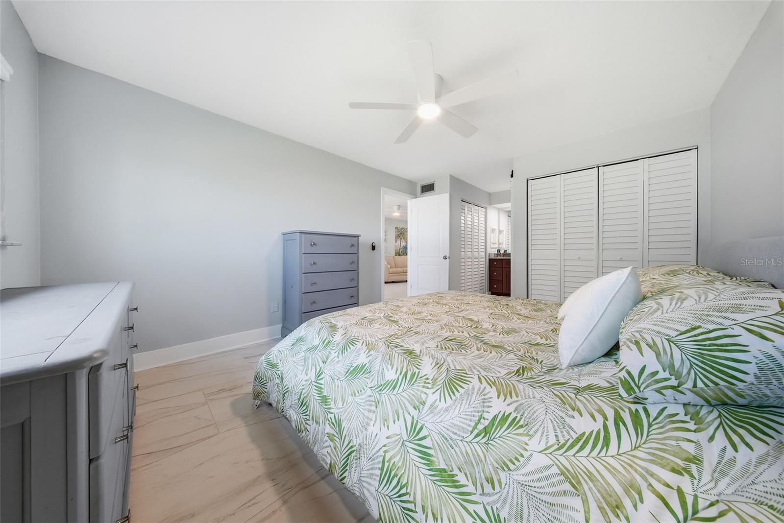 LAKES VILLAS CONDO I - Residential Lease