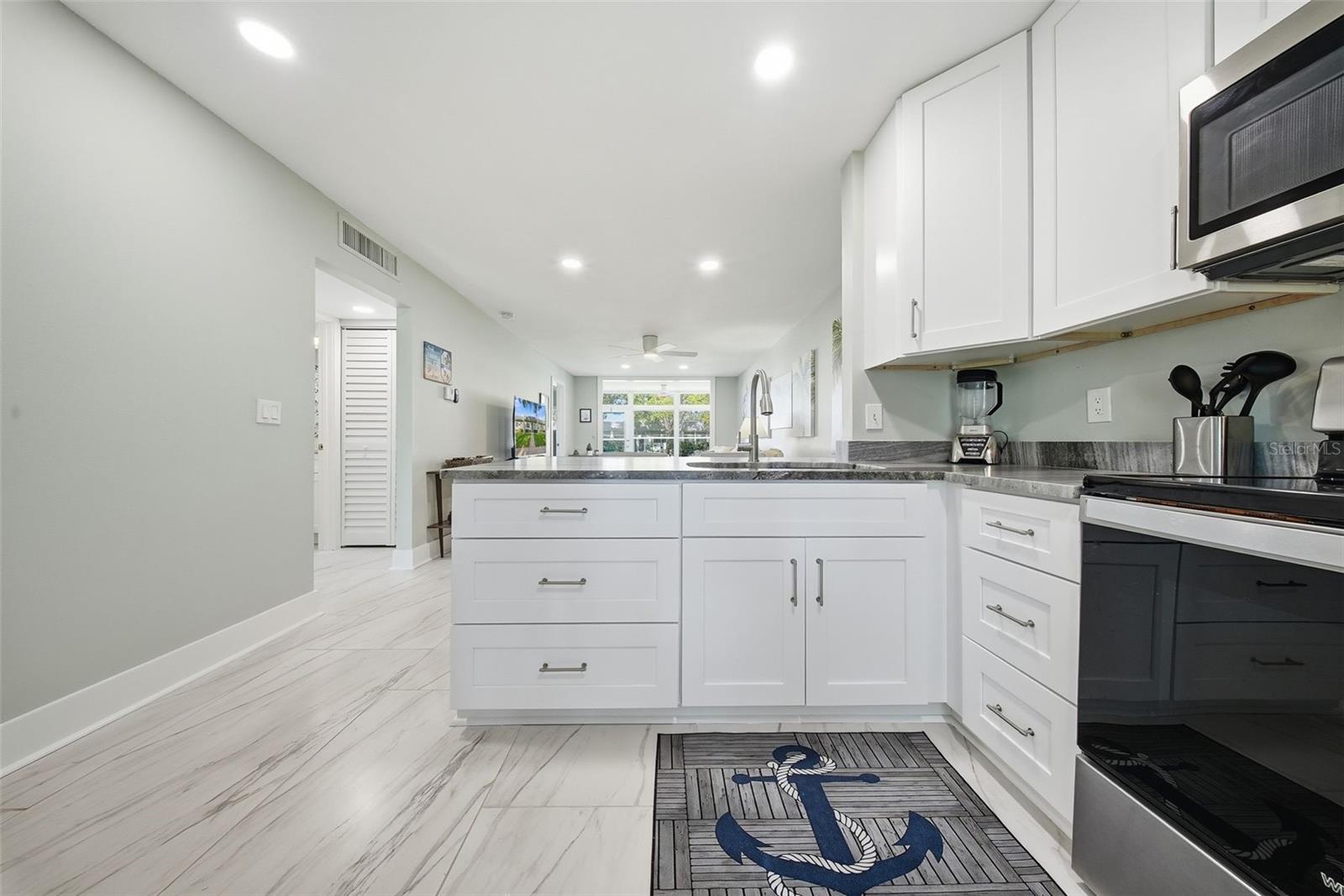 LAKES VILLAS CONDO I - Residential Lease