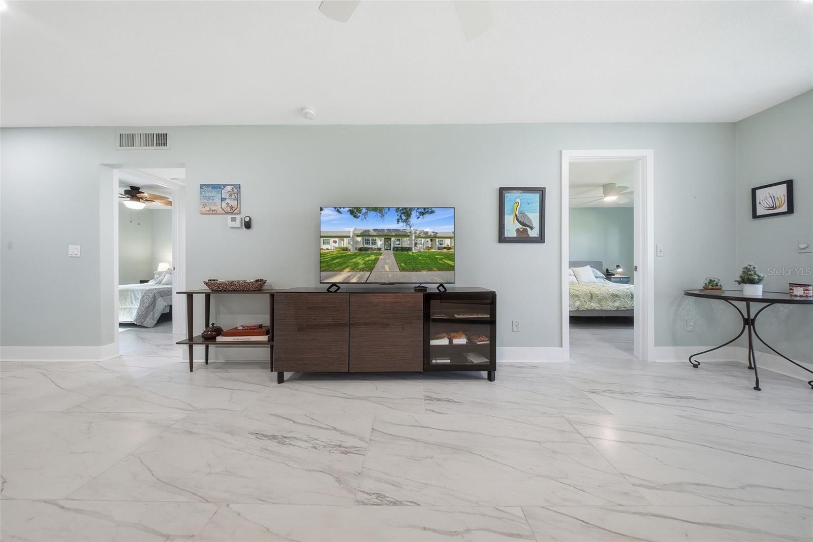 LAKES VILLAS CONDO I - Residential Lease