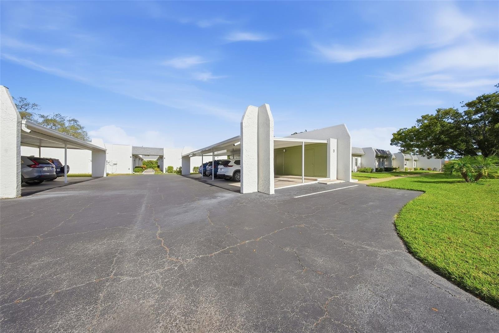 LAKES VILLAS CONDO I - Residential Lease