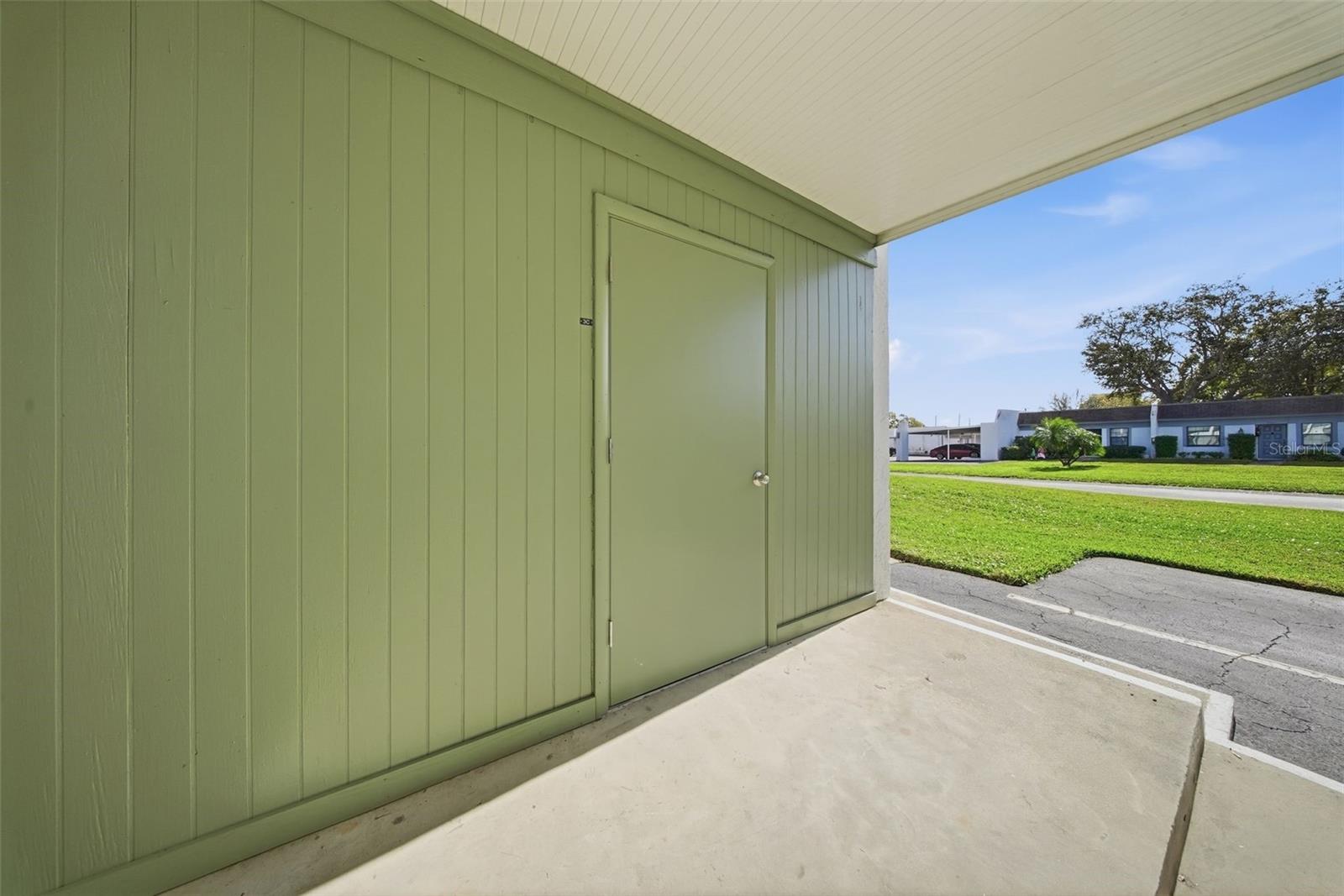 LAKES VILLAS CONDO I - Residential Lease