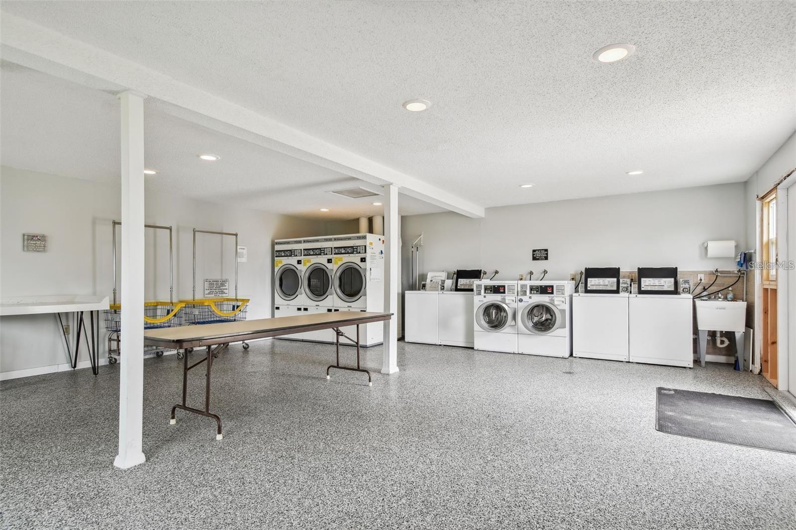 LAKES VILLAS CONDO I - Residential Lease