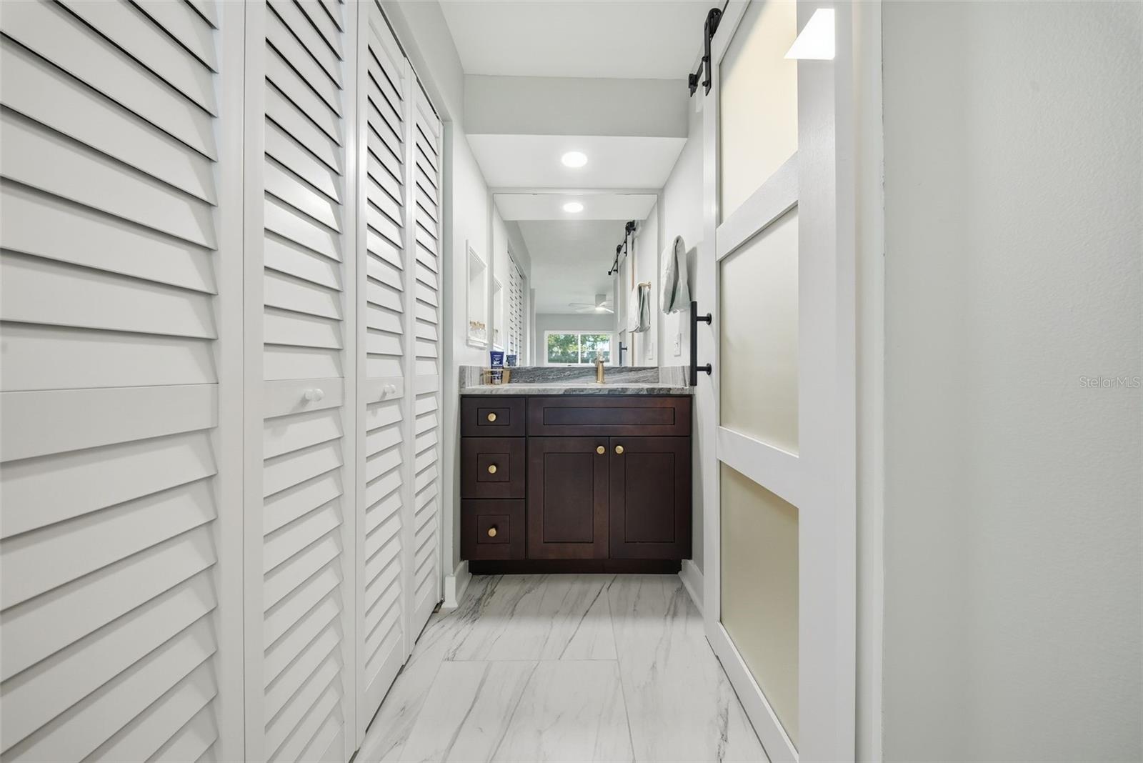 LAKES VILLAS CONDO I - Residential Lease