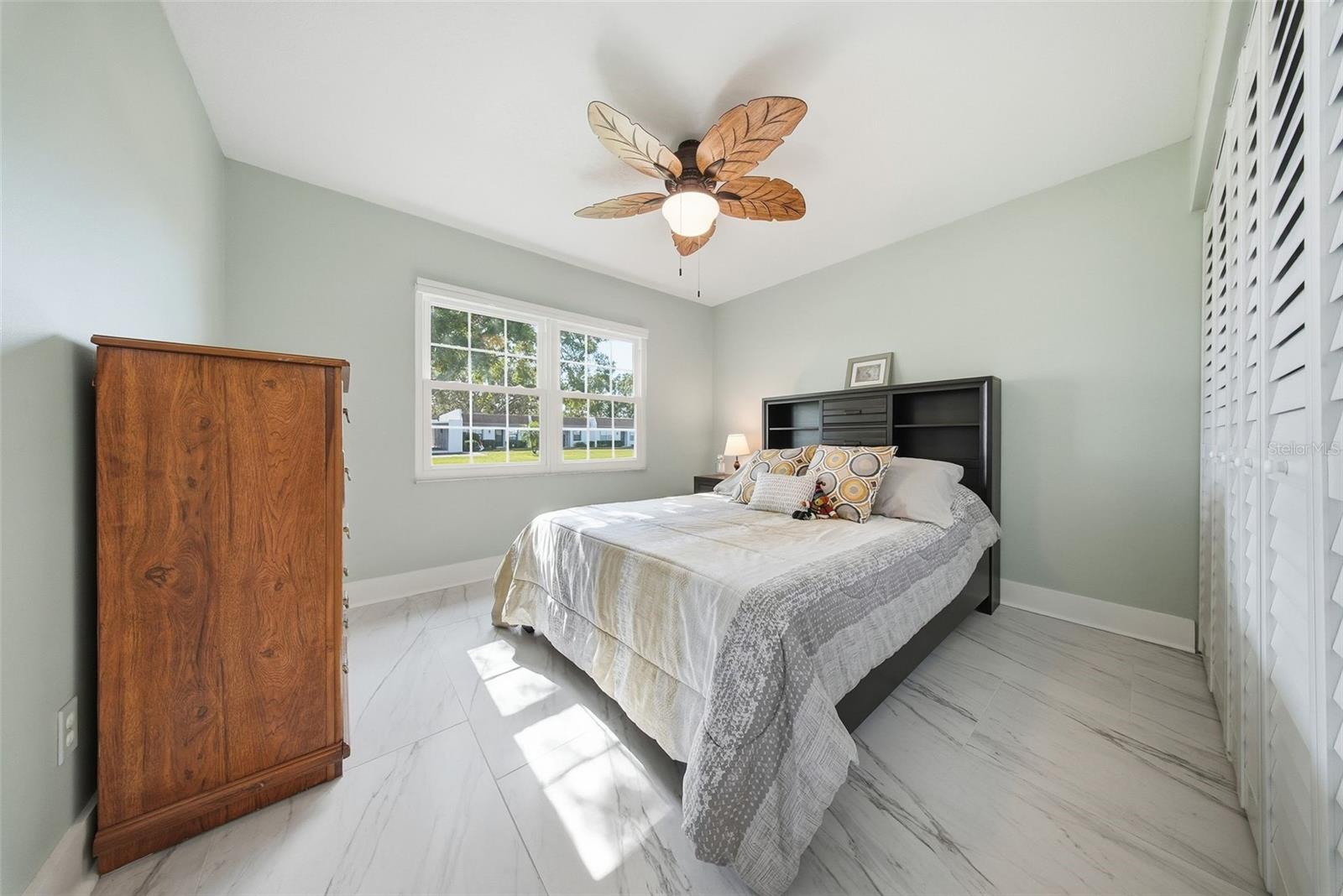 LAKES VILLAS CONDO I - Residential Lease