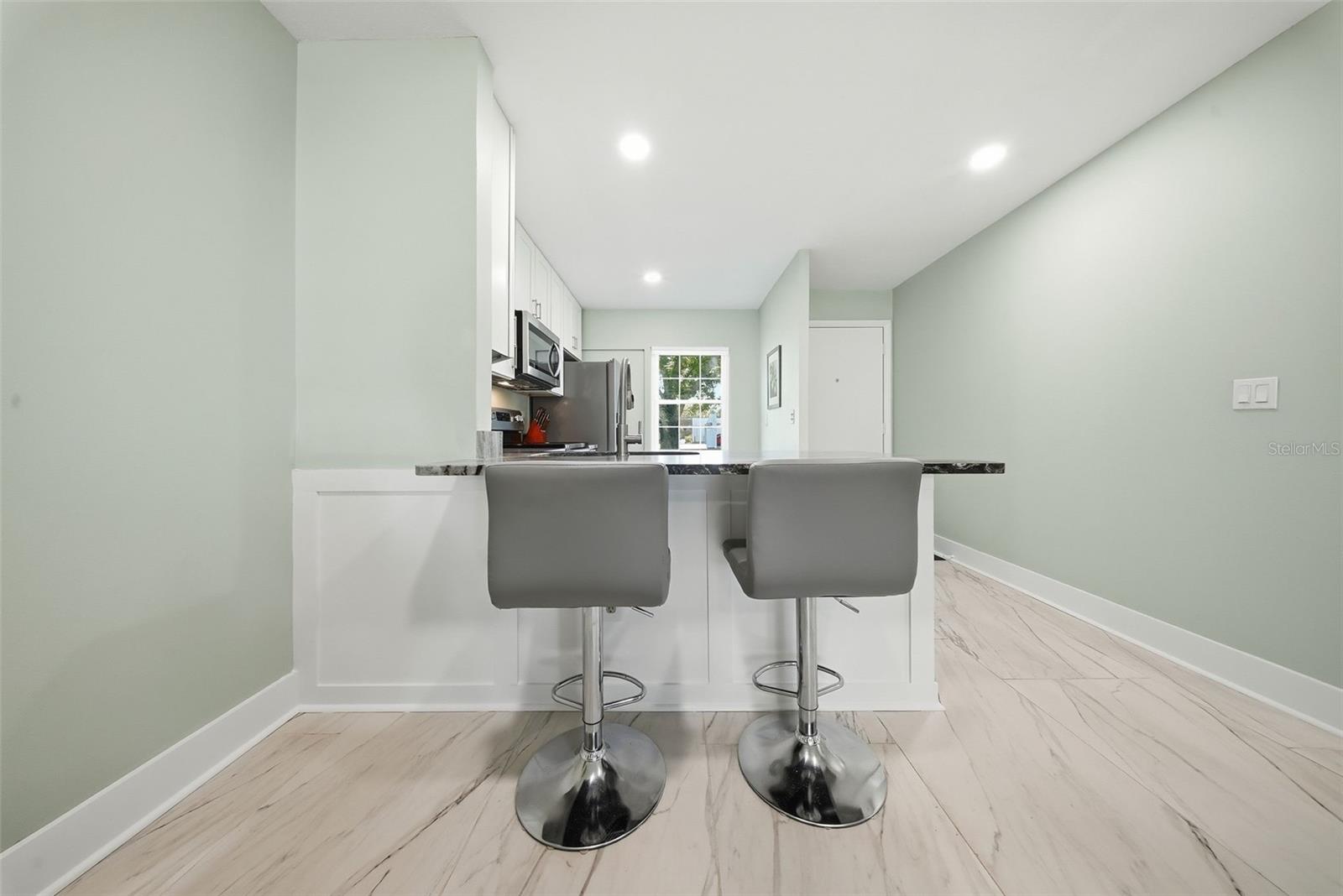 LAKES VILLAS CONDO I - Residential Lease