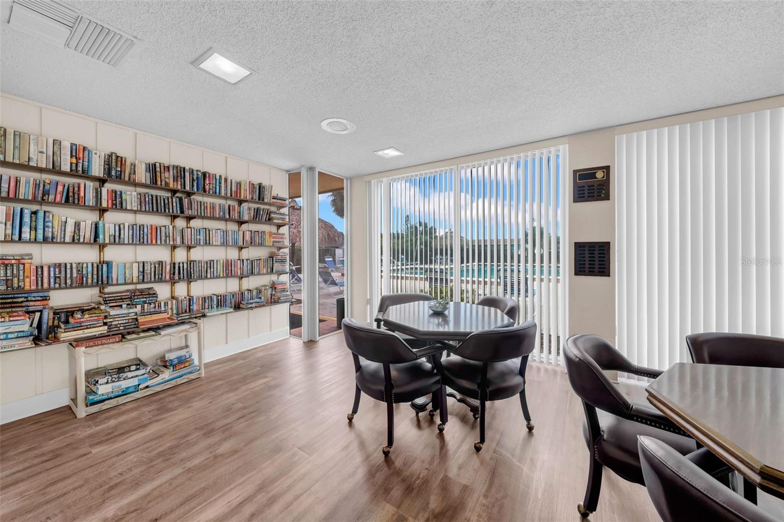 LAKES VILLAS CONDO I - Residential Lease