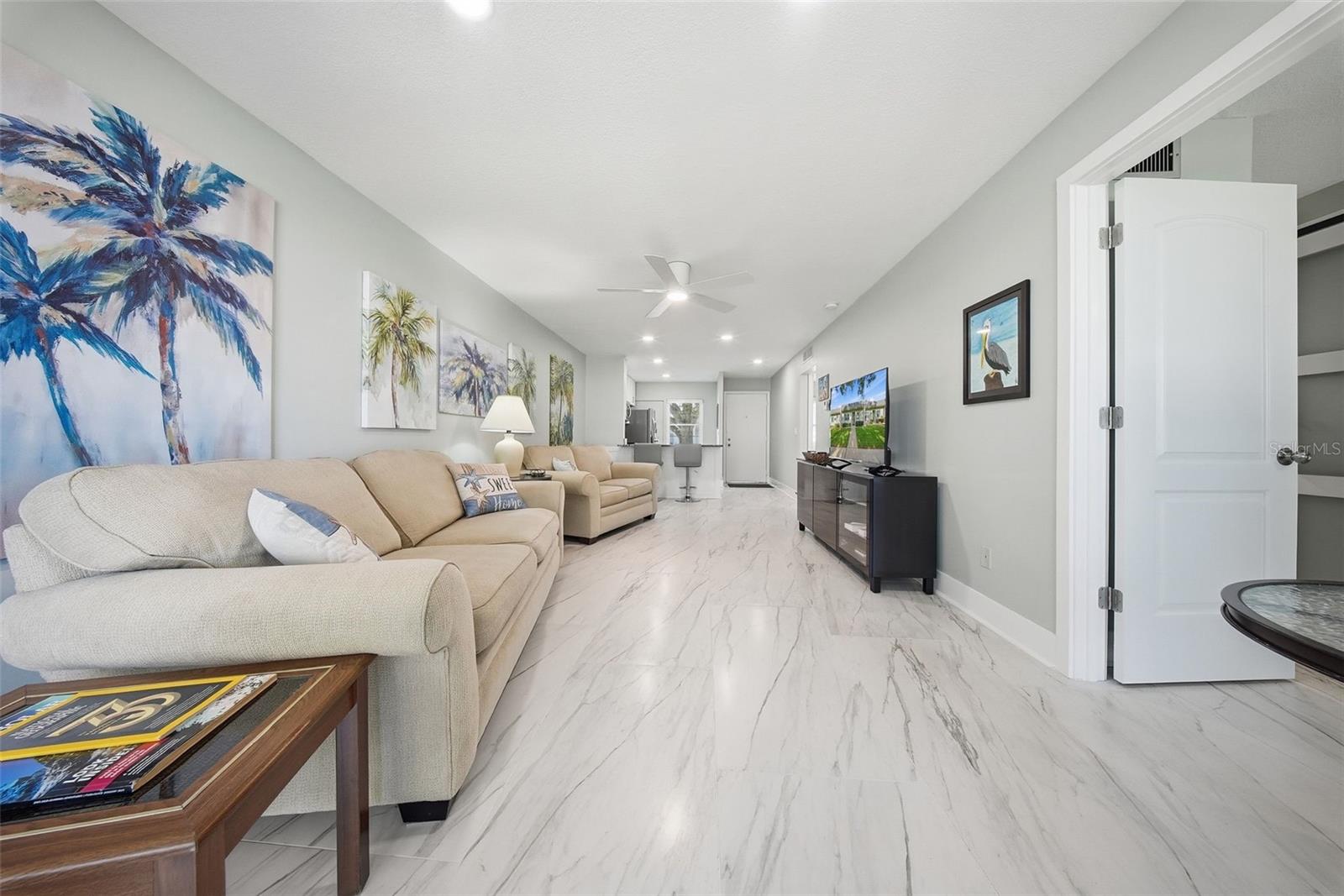 LAKES VILLAS CONDO I - Residential Lease