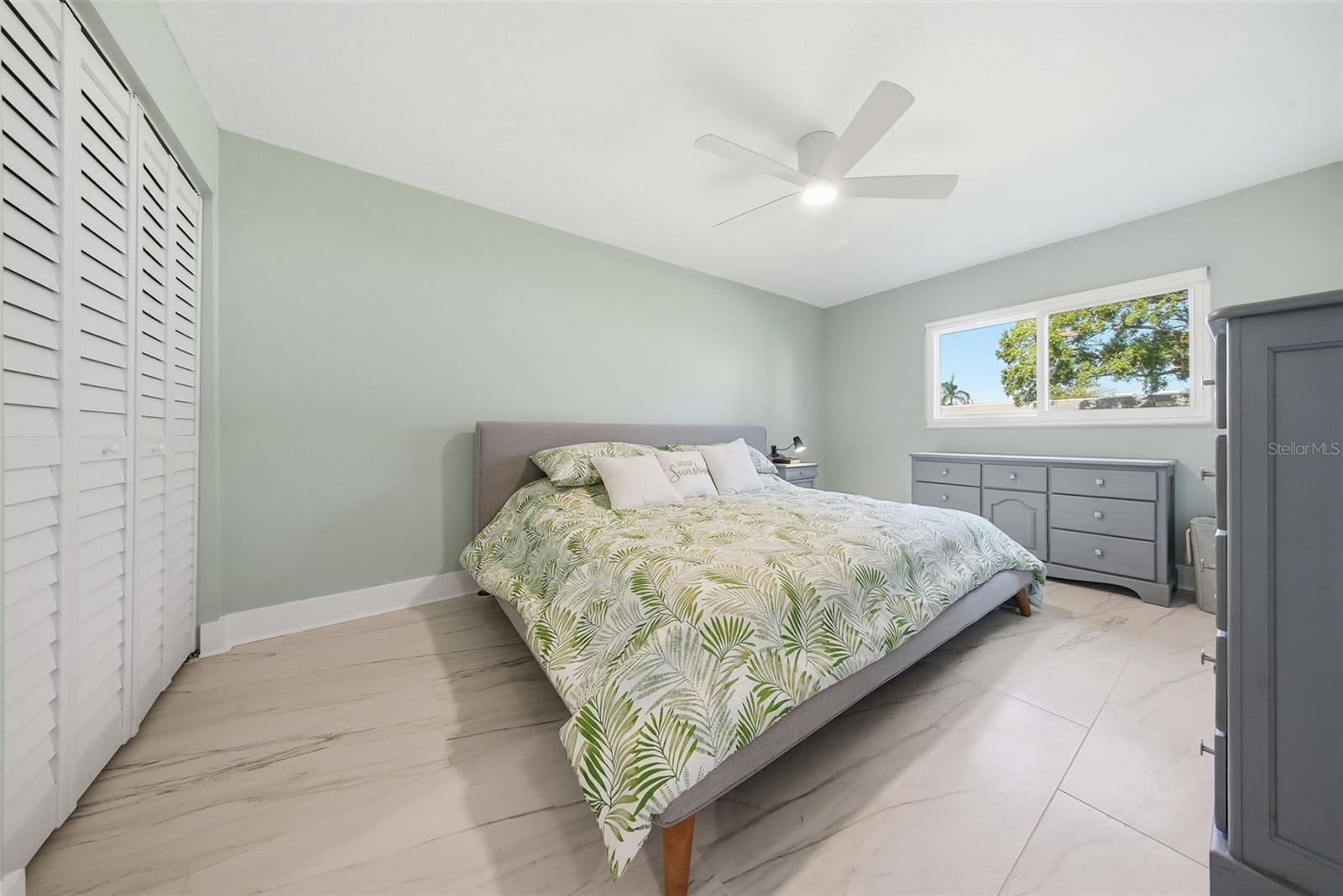 LAKES VILLAS CONDO I - Residential Lease